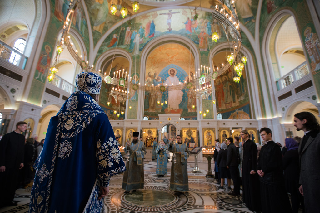 В день памяти родителей Пресвятой Богородицы в Сретенском монастыре молились о благословении православных семей