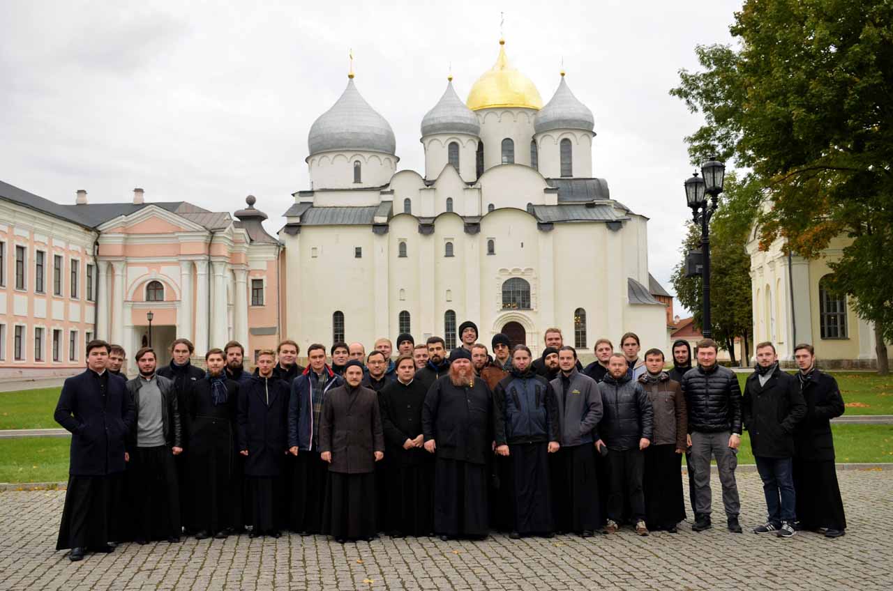 Студенты Сретенской семинарии побывали на экскурсии в Великом Новгороде
