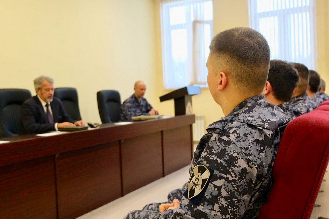 Преподаватель Академии встретился с военнослужащими Смоленской области