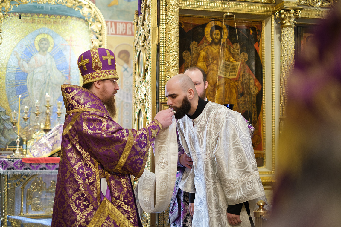 Епископ Феодорит рукоположил во диакона студента СДА Михаила Хасию